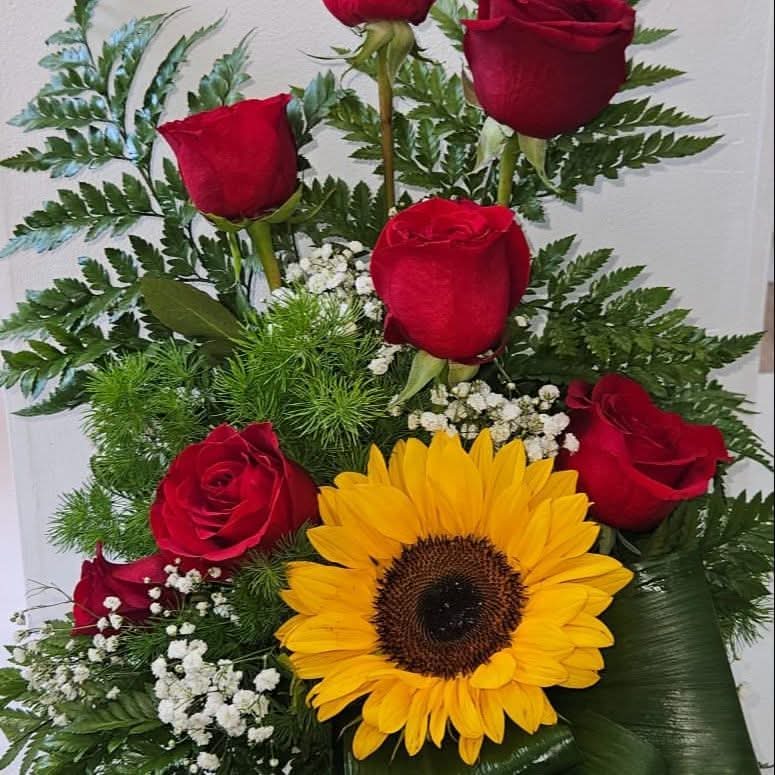 Bouquet brilho do coração rosas e girassóis